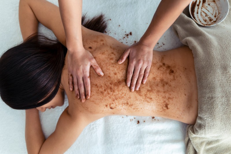 Profesjonalny peeling ciała – fundament pielęgnacji i odnowy biologicznej